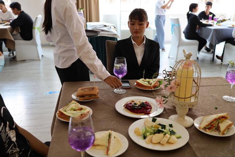 西餐休闲餐服务实训 提升西餐服务技能的关键实践